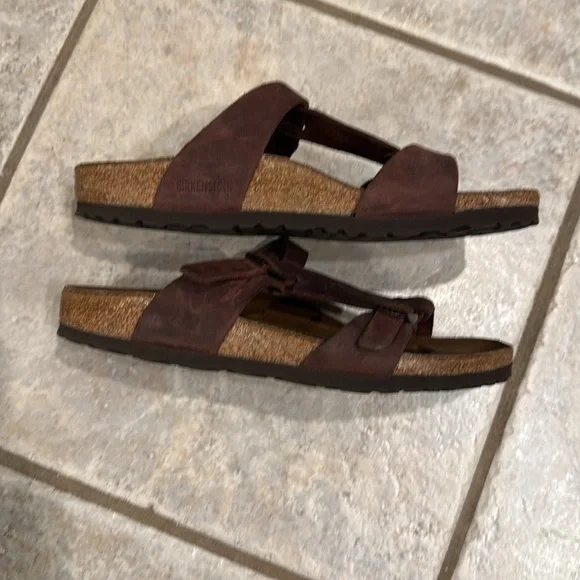 Birkenstock Brown Sandals with Classic Design - Picture 3 of 7